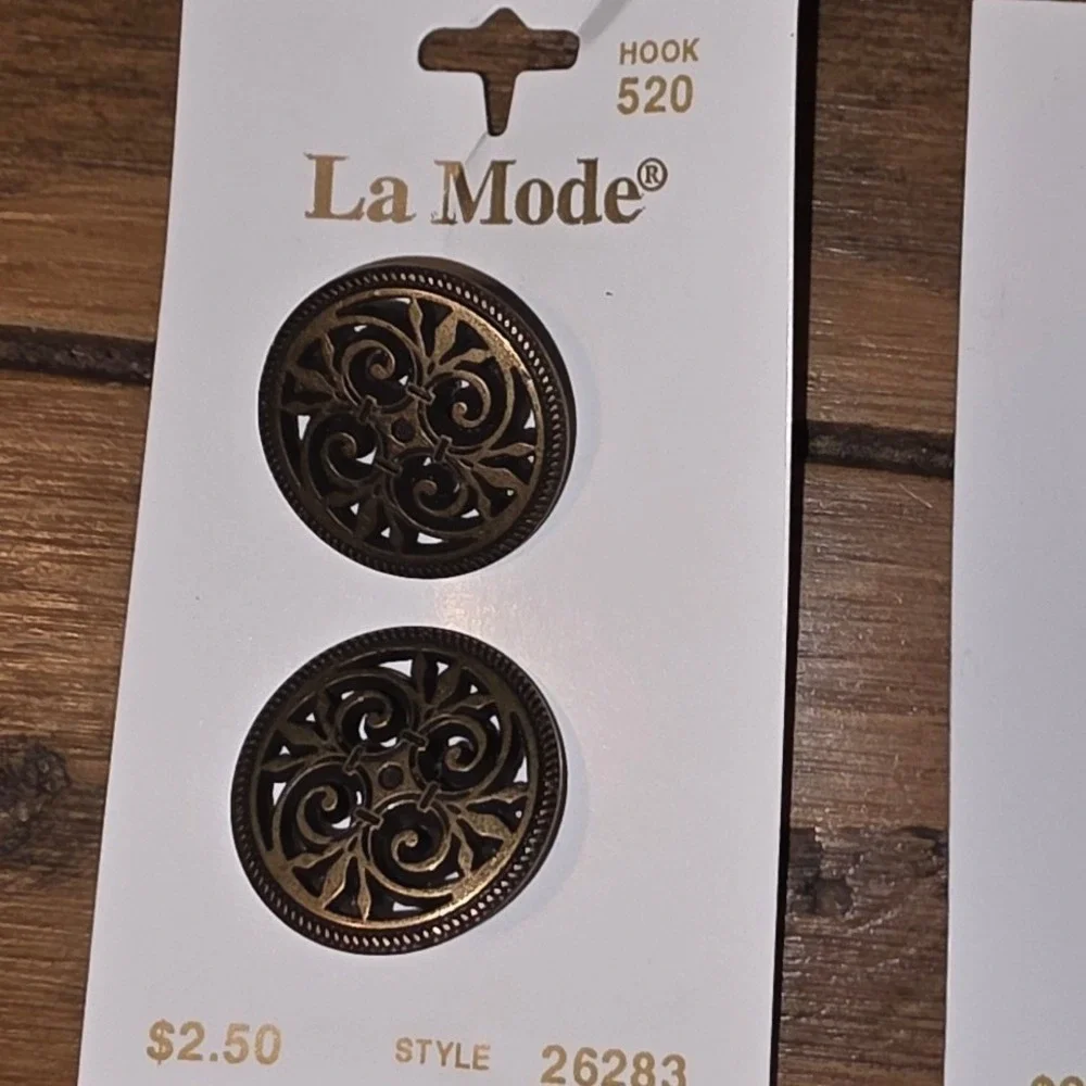 La Mode Buttons Antique Gold Filigree Floral Italy 7/8 and 3/4 Inch 4 Cards